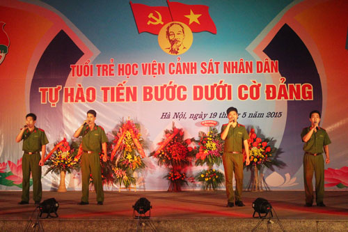 Ca khúc “Bài ca Hồ Chí Minh” do Tốp ca - Học viện CSND biểu diễn đã chính thức khép lại chương trình văn nghệ chào mừng.